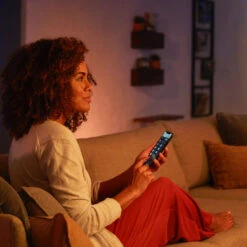 Philips Hue White E27 7W ST64 Filament 2.100K 14 Philips Hue White E27 7W ST64 Filament 2.100K -Innenleuchten Store 10011449 5