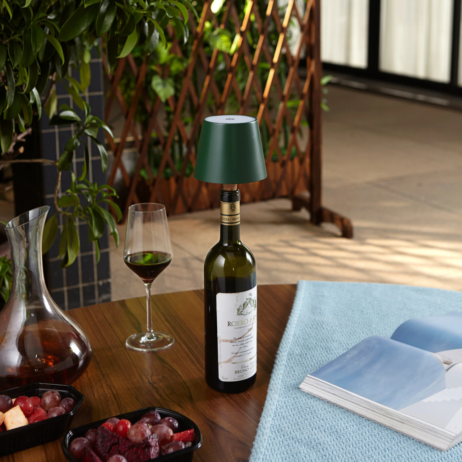 Lindby Linor LED-Weinflaschenlampe Dunkelgrün Akku 4 Lindby Linor LED-Weinflaschenlampe Dunkelgrün Akku – Bild 2