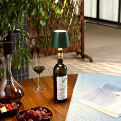 Lindby Linor LED-Weinflaschenlampe Dunkelgrün Akku