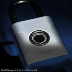 ABUS Touch Fingerabdruck-Vorhängeschloss, 4,5 Cm -Innenleuchten Store 10013164 4