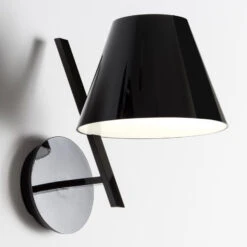 Artemide La Petite - Schwarze Designer-Wandleuchte