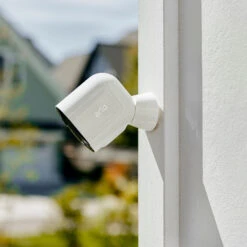 Arlo Pro 3 Sicherheitssystem Mit 2 Kameras Weiß -Innenleuchten Store 1080002 6