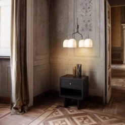 GUBI Howard Kronleuchter Short 4-flg Gunmetal/weiß -Innenleuchten Store 4008261 2