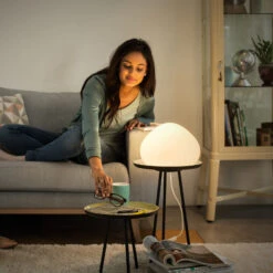 Philips Hue White Ambiance Wellner LED-Tischlampe -Innenleuchten Store 7534250 6