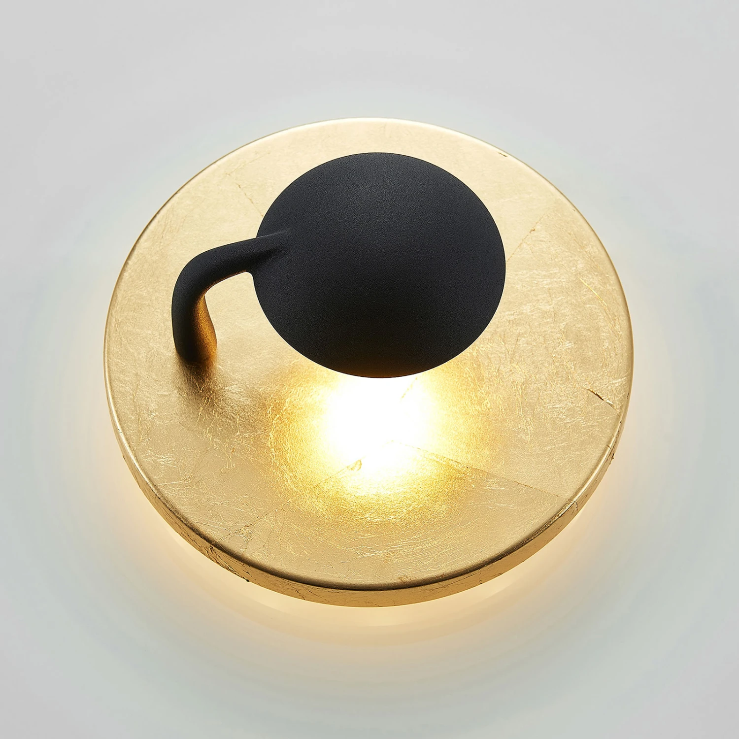 Lindby Lou LED-Wandleuchte In Schwarz-Gold 7 Lindby Lou LED-Wandleuchte In Schwarz-Gold – Bild 5