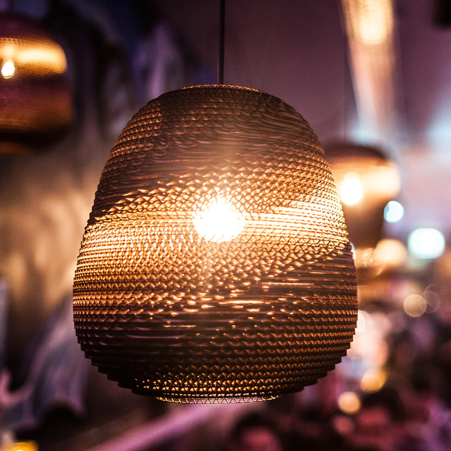 Think Paper Binky 210 Hängeleuchte, Kartonstreifen 6 Think Paper Binky 210 Hängeleuchte, Kartonstreifen – Bild 4