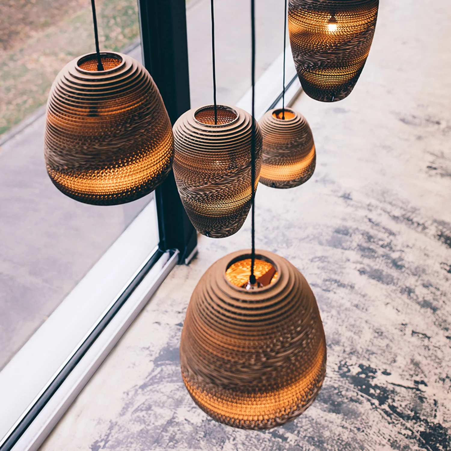 Think Paper Binky 210 Hängeleuchte, Kartonstreifen 9 Think Paper Binky 210 Hängeleuchte, Kartonstreifen – Bild 7