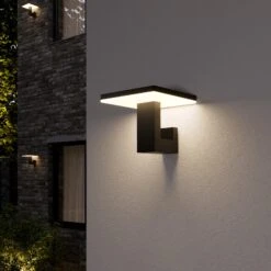 Lucande LED-Außenwandlampe Olesia, Eckige Form