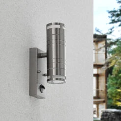 Lindby Catalin Außenwandleuchte, Sensor, 2-flammig 13 Lindby Catalin Außenwandleuchte, Sensor, 2-flammig -Innenleuchten Store 9647093 2